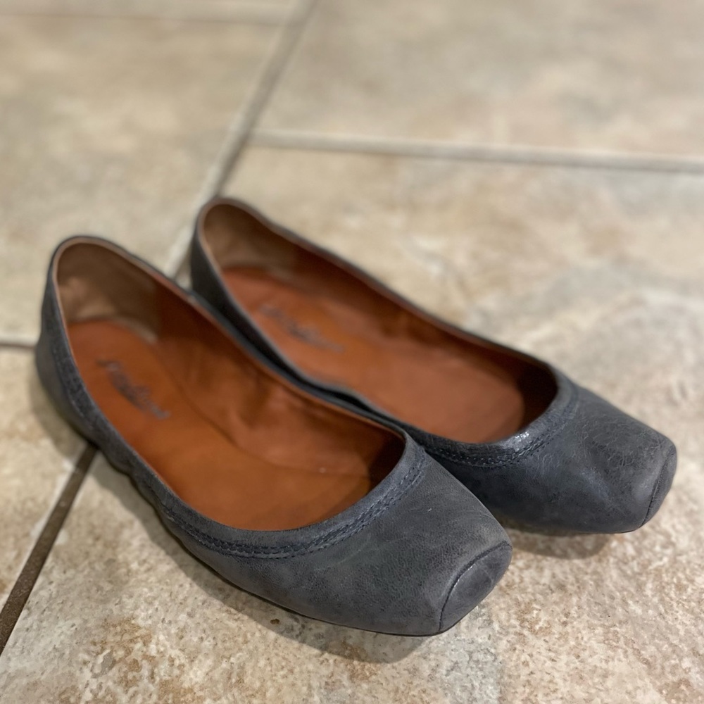 Lucky Brand navy distressed leather ballet flats. Sz8